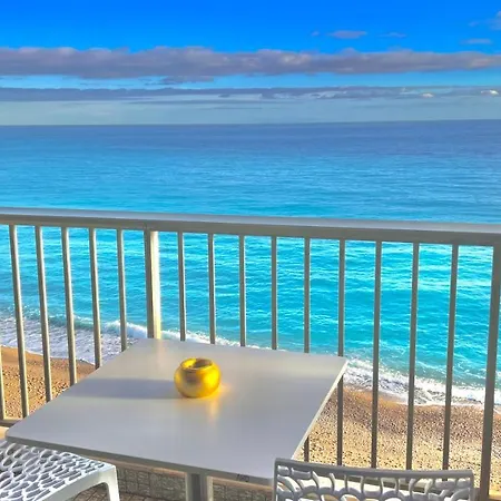 Seaviews By Jenni Menton, La Suite, Superbe Front De Mer, Top Emplacement Avec Terrasse Et Parking! Buitenkant foto