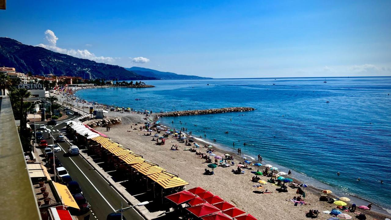 Seaviews By Jenni Menton, La Suite, Superbe Front De Mer, Emplacement Avec Terrasse Et Parking! *