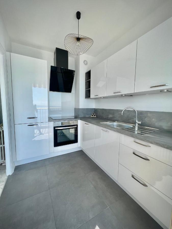 Appartement Seaviews By Jenni Menton, La Suite, Superbe Front De Mer, Emplacement Avec Terrasse Et Parking! *