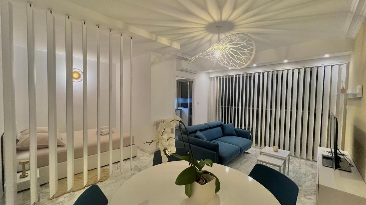 Seaviews By Jenni Menton, La Suite, Superbe Front De Mer, Emplacement Avec Terrasse Et Parking! Menton