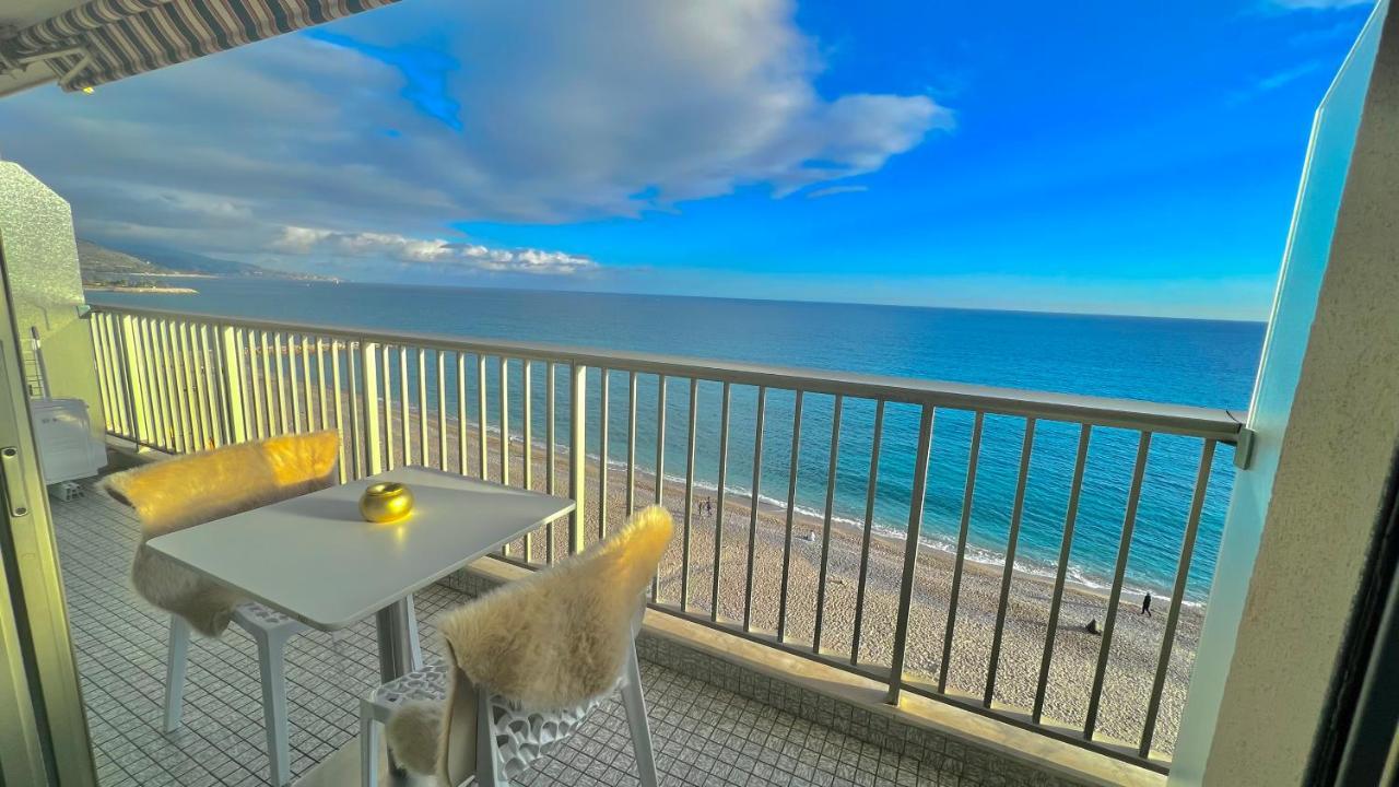 Appartement Seaviews By Jenni Menton, La Suite, Superbe Front De Mer, Emplacement Avec Terrasse Et Parking!