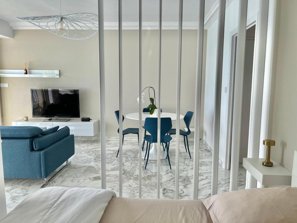Seaviews By Jenni Menton, La Suite, Superbe Front De Mer, Emplacement Avec Terrasse Et Parking!