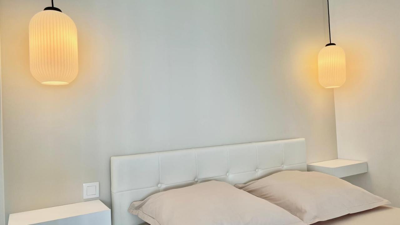 Seaviews By Jenni Menton, La Suite, Superbe Front De Mer, Emplacement Avec Terrasse Et Parking! Appartement *