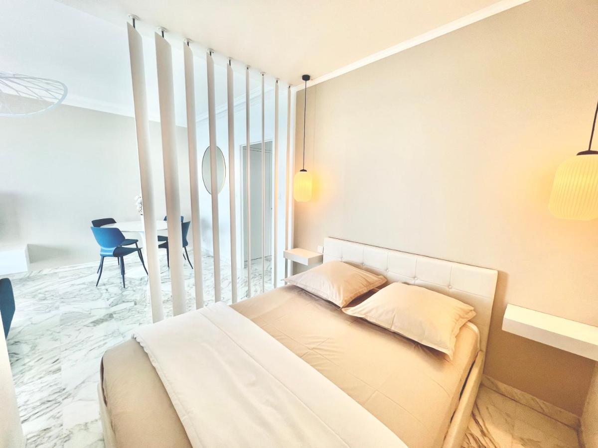 Seaviews By Jenni Menton, La Suite, Superbe Front De Mer, Emplacement Avec Terrasse Et Parking! *