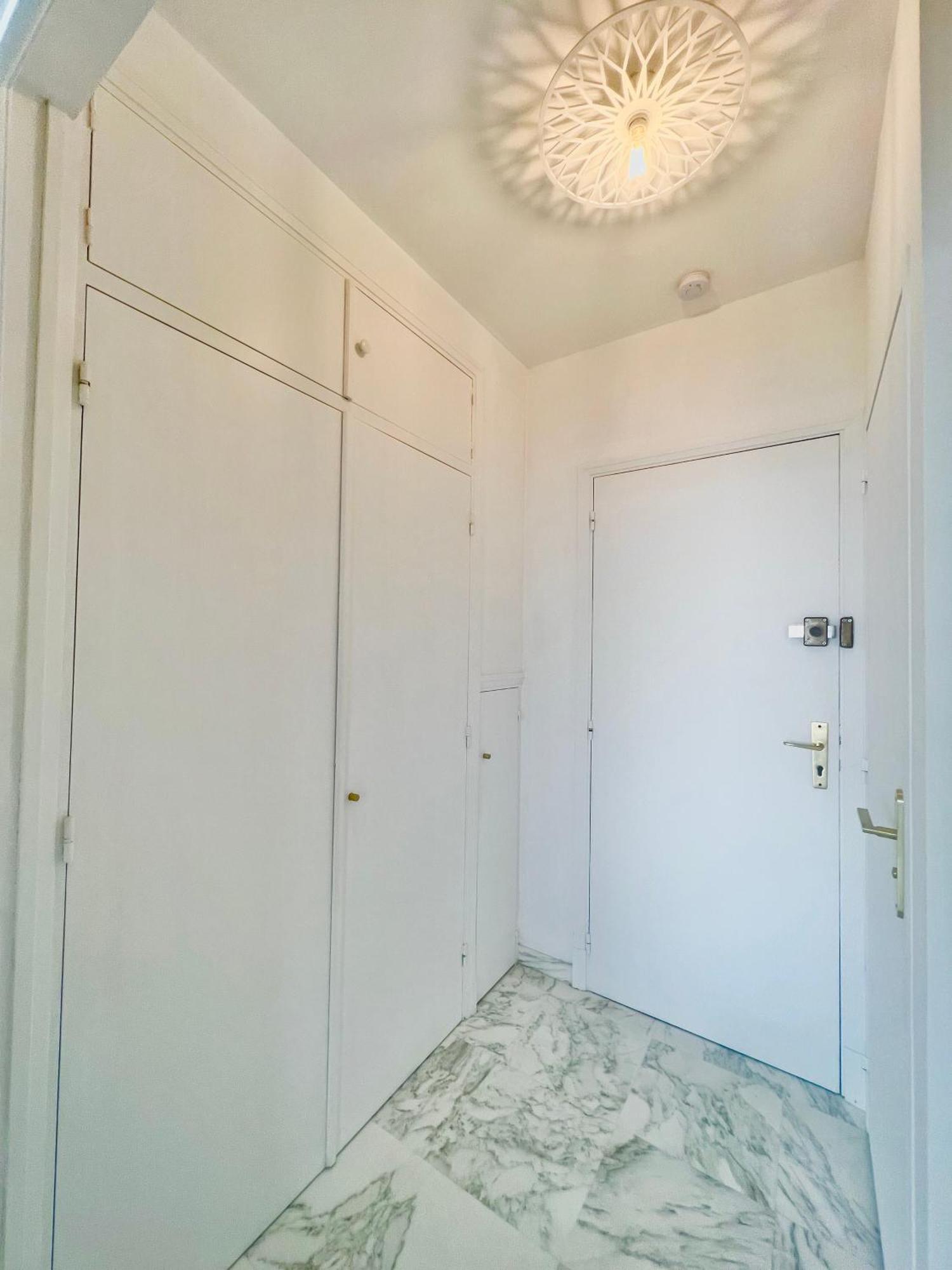 Seaviews By Jenni Menton, La Suite, Superbe Front De Mer, Emplacement Avec Terrasse Et Parking! Menton