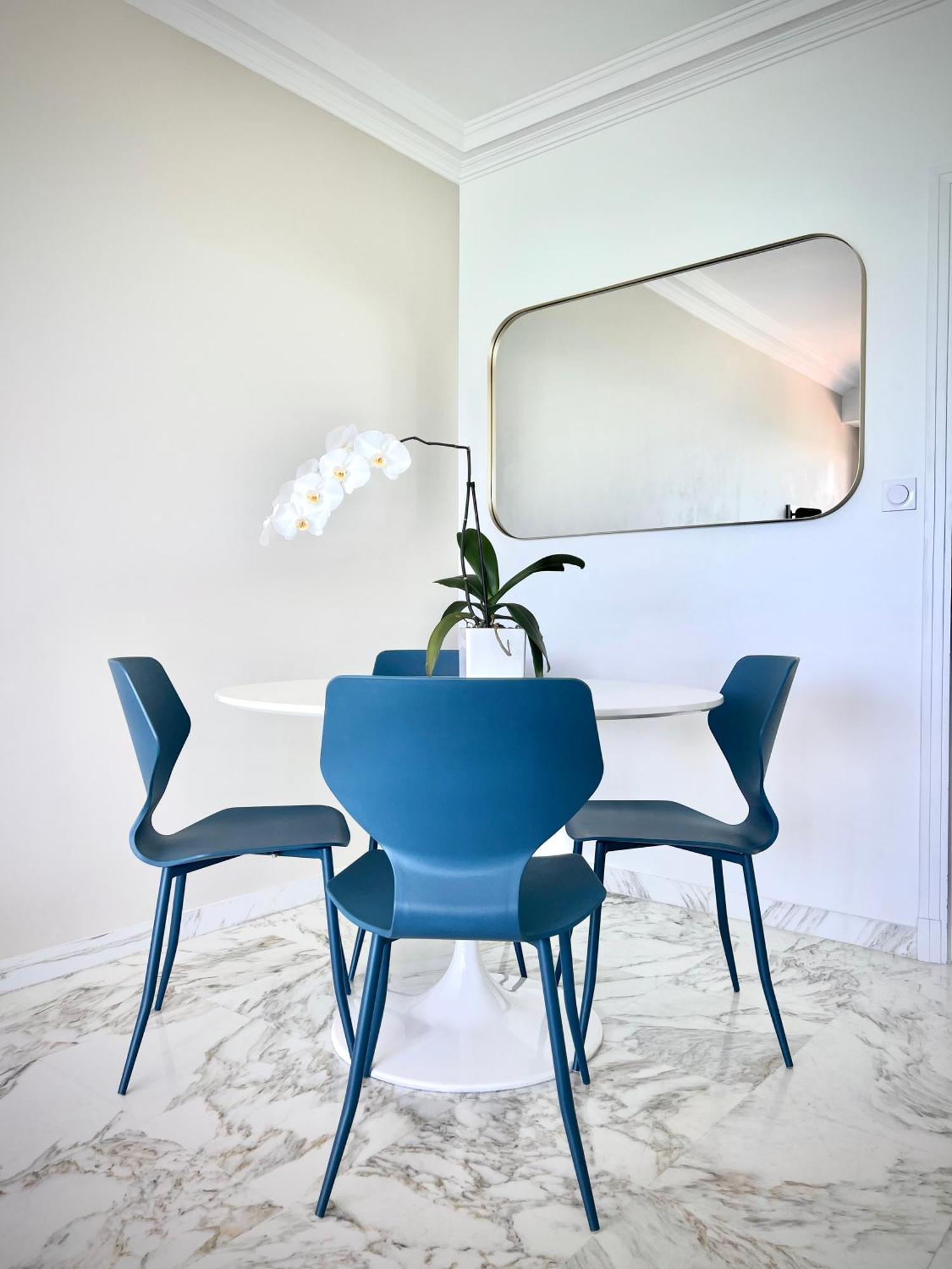 Appartement Seaviews By Jenni Menton, La Suite, Superbe Front De Mer, Emplacement Avec Terrasse Et Parking!