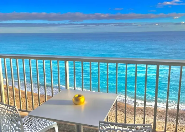 Seaviews By Jenni Menton, La Suite, Superbe Front De Mer, Top Emplacement Avec Terrasse Et Parking!