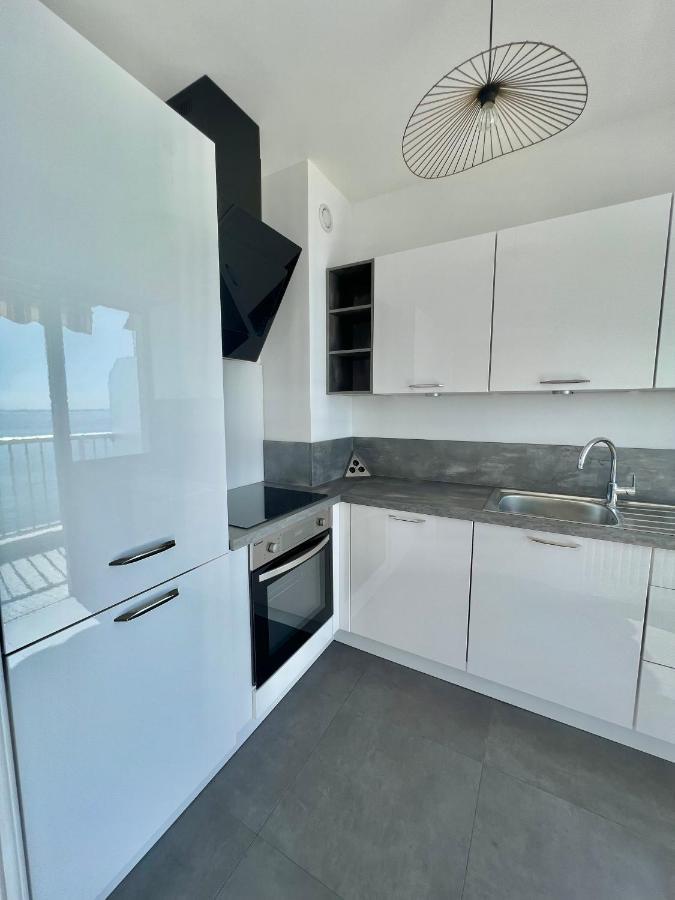Apartment Seaviews By Jenni Menton, La Suite, Superbe Front De Mer, Emplacement Avec Terrasse Et Parking!