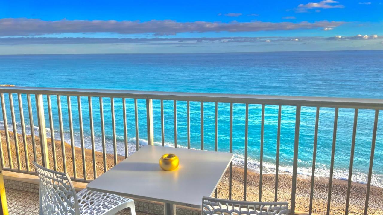 Seaviews By Jenni Menton, La Suite, Superbe Front De Mer, Emplacement Avec Terrasse Et Parking! Apartment *